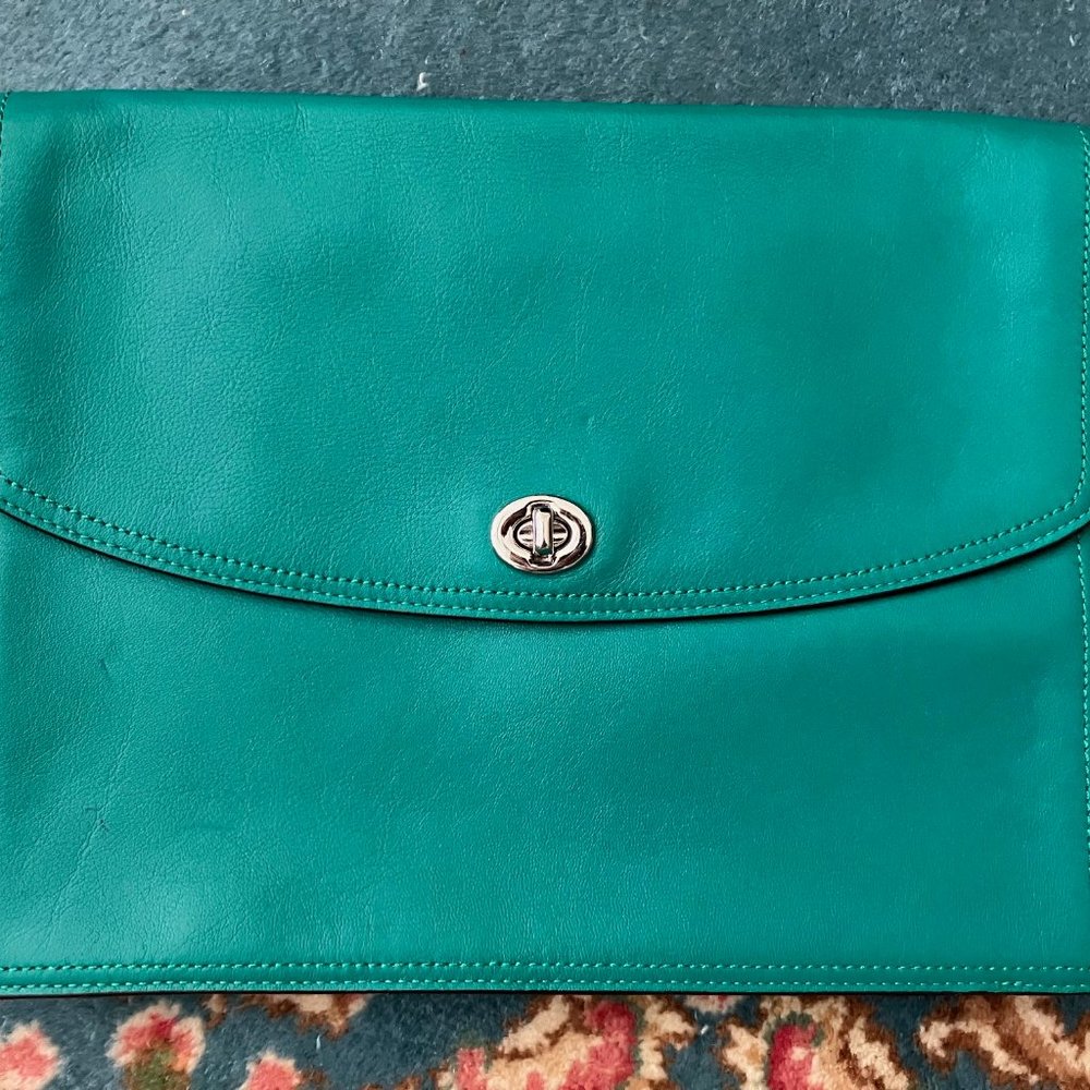 NEARLY NEW COACH  Emerald GREEN LEATHER FLAP COVER PORTFOLIO BAG
